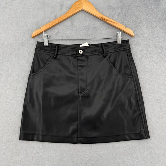 ASTR the Label Dresses & Skirts - ASTR the Label Ezra Black Faux Leather Mini Skirt Womens Size Medium